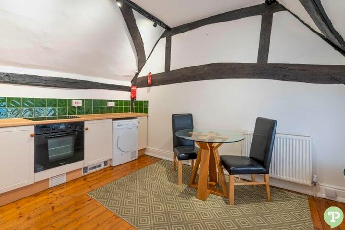 1 Bedroom Flat To Rent In Buttermarket, Thame, OX9