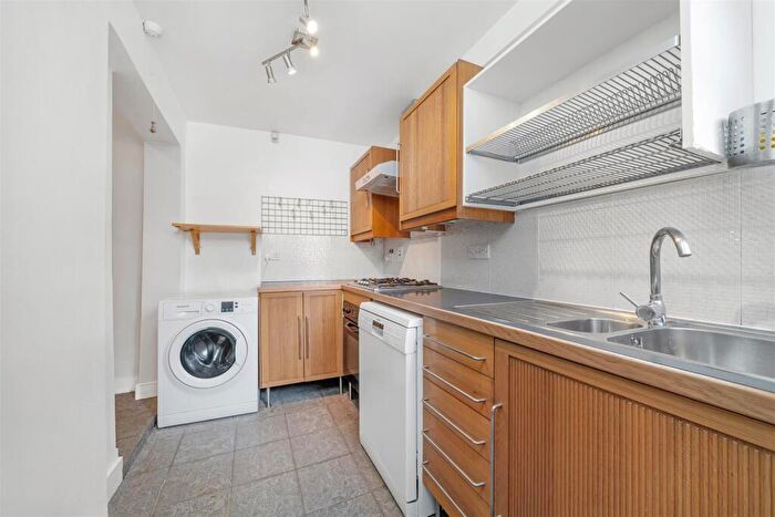 2 Bedroom Flat To Rent In Knights Hill, West Norwood, SE27