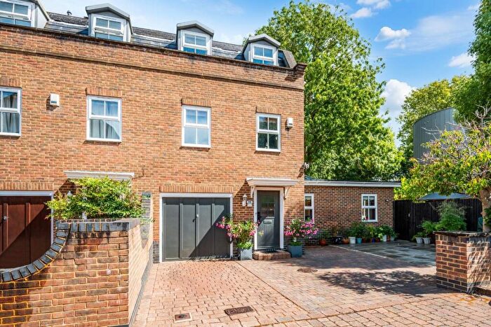5 Bedroom End Of Terrace House For Sale In Mill View Close, Ewell Village, KT17