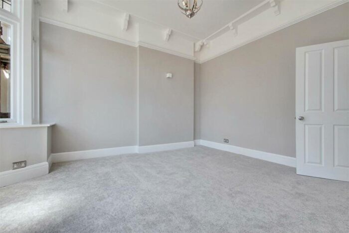 1 Bedroom Flat For Sale In Lansdowne Road, Worthing, BN11