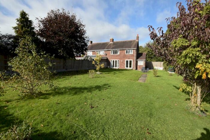 3 Bedroom Semi-Detached House To Rent In Bretby Lane, Bretby, Burton-On-Trent, Derbyshire, DE15