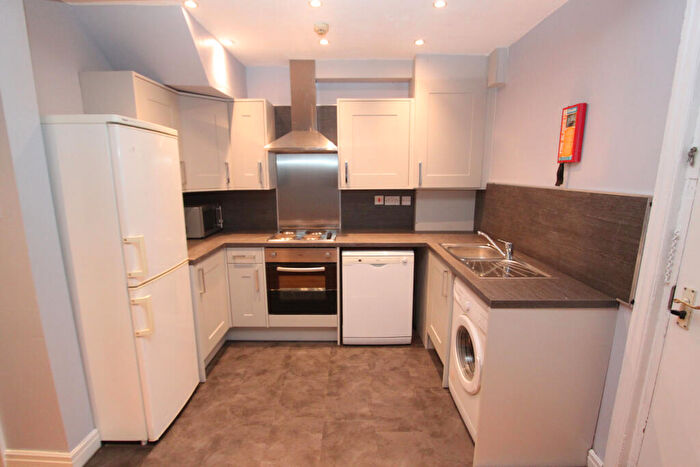 4 Bedroom House To Rent In Belle Vue Road, Leeds, LS3