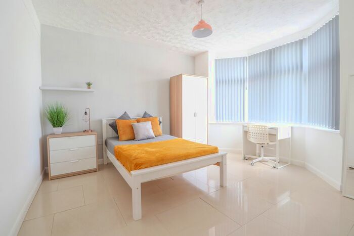 6 Bedroom Semi-Detached House To Rent In David Road, Stoke, Coventry, CV1