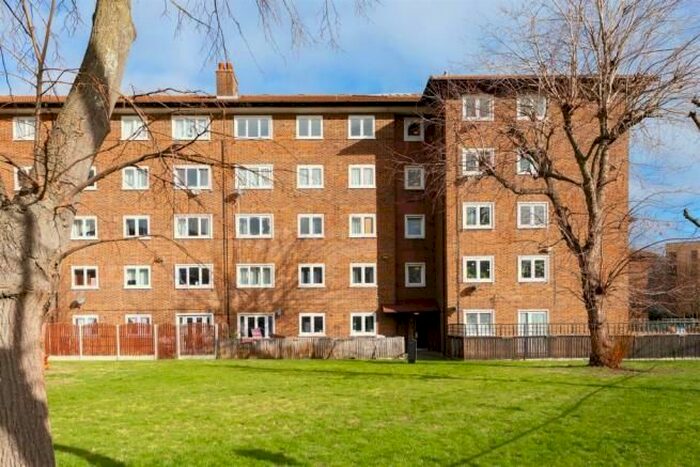 2 Bedroom Flat To Rent In Smart Street, London, E2