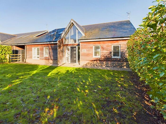 4 Bedroom Barn Conversion For Sale In Wotton Underwood, HP18