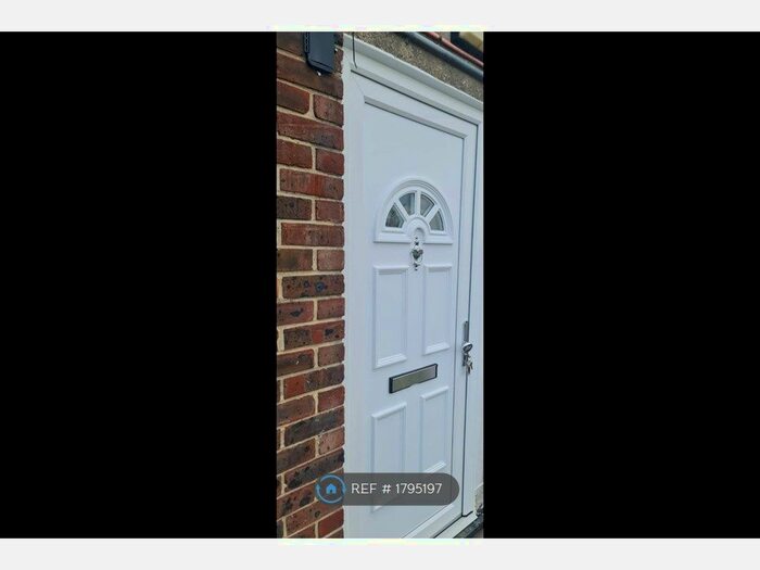 1 Bedroom Flat To Rent In Jago Close, London, SE18