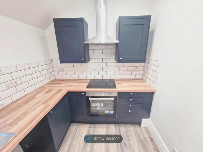 2 Bedroom Flat To Rent In Coedcae Street, Cardiff, CF11