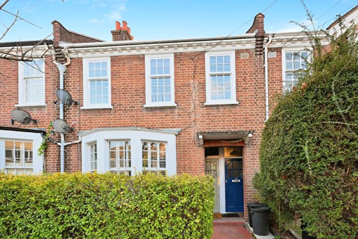 2 Bedroom Flat To Rent In Swaby Road, London, SW18