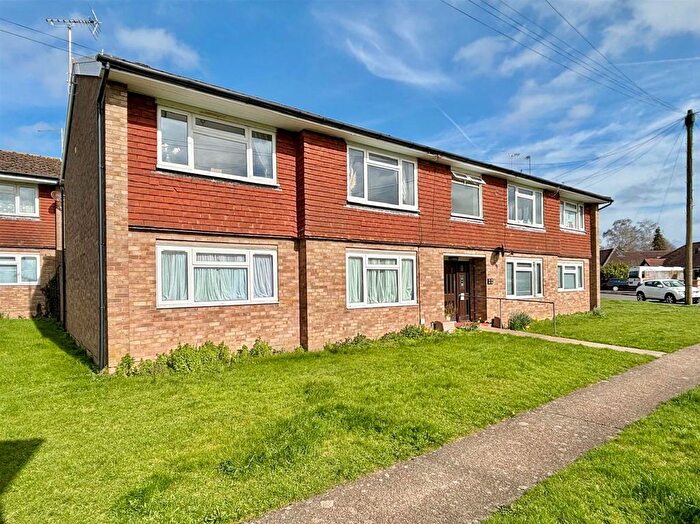 2 Bedroom Flat For Sale In Park Lane, Kemsing, Sevenoaks, TN15