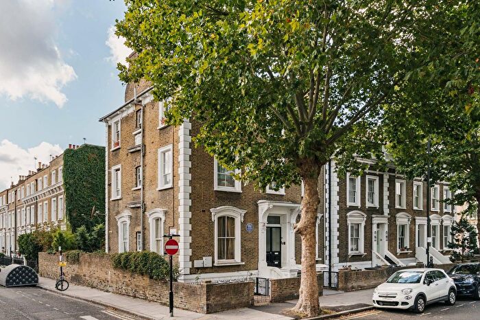 3 Bedroom Flat To Rent In King Edward's Road, London, E9