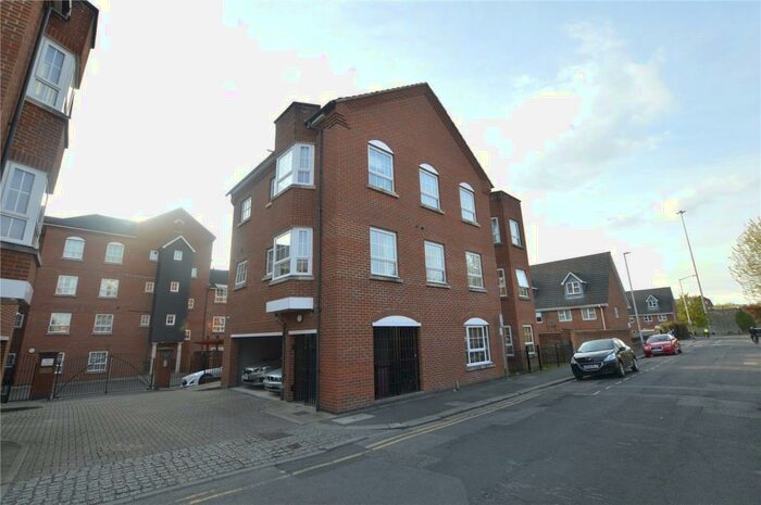 1 Bedroom Apartment To Rent In Hunters Wharf, Katesgrove Lane, Reading, Berkshire, RG1