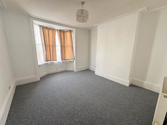 1 Bedroom Flat To Rent In Farm Road, Hove, BN3