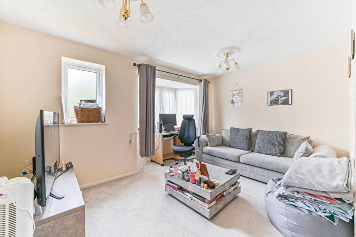 1 Bedroom Flat For Sale In Muggeridge Close, South Croydon, CR2