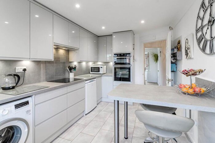 5 Bedroom Detached House For Sale In Muddiford Lane, Furzton, MK4 - Photo 5