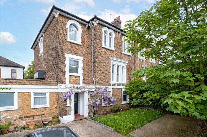3 Bedroom Apartment To Rent In Auckland Hill, West Norwood, Lambeth, London, SE27