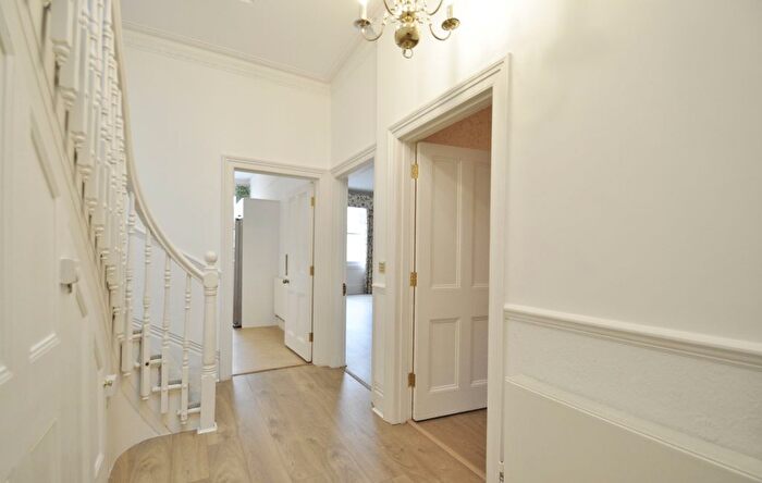 3 Bedroom Flat To Rent In De Vere Gardens, London, W8