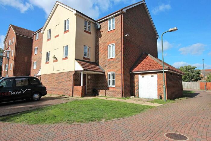 2 Bedroom Flat To Rent In Redbourne Drive, Thamesmead, London, SE28