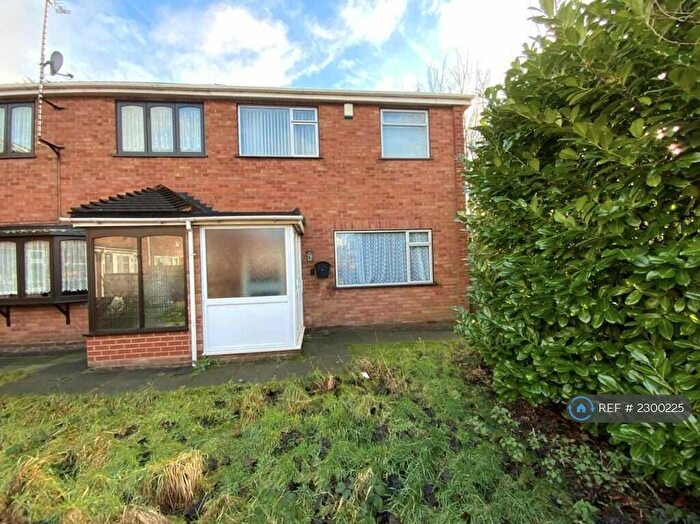 3 Bedroom Semi-Detached House To Rent In Simon Close, West Bromwich, B71