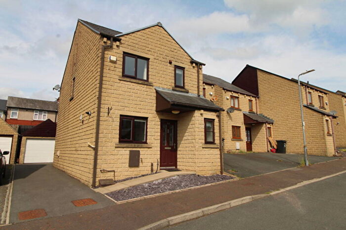 3 Bedroom Semi-Detached House To Rent In Bradley View, Holywell Green, HX4