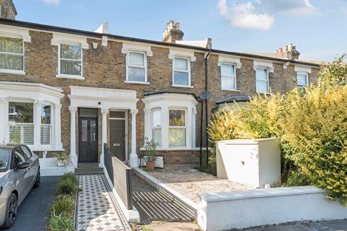 2 Bedroom Flat For Sale In Friern Road, East Dulwich, London, SE22