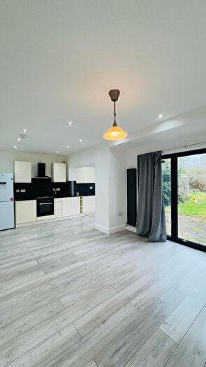 4 Bedroom Semi-Detached House To Rent In Lorne Avenue, Croydon, CR0