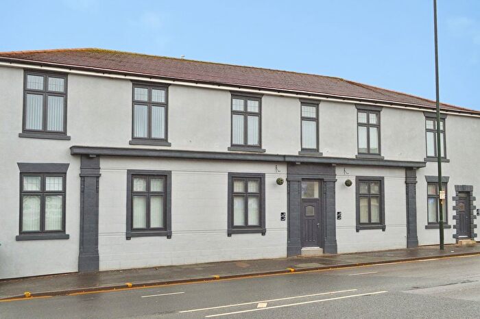2 Bedroom Flat To Rent In Oldham Road, Failsworth, M35