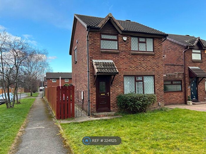 3 Bedroom Detached House To Rent In Lea Park Garth, Leeds, LS10