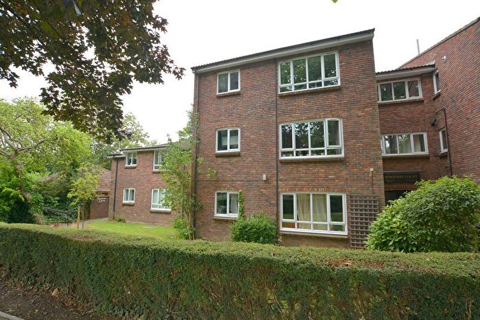 1 Bedroom Flat For Sale In The Avenue, Hatch End, HA5