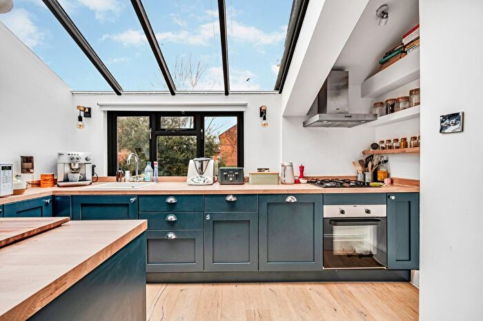 3 Bedroom Flat To Rent In Beaumont Road, Chiswick Park, W4