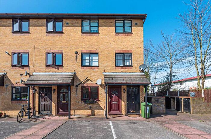 Studio To Rent In Seymour Gardens, Brockley, London, SE4