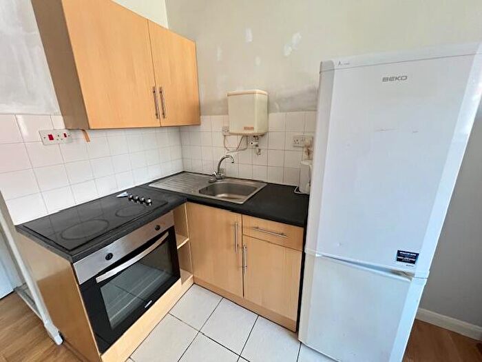 Flat To Rent In Cobden Avenue, Bitterne Park, Southampton, SO18