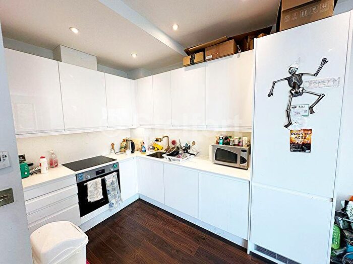 4 Bedroom Apartment To Rent In Granville Road, London, NW2