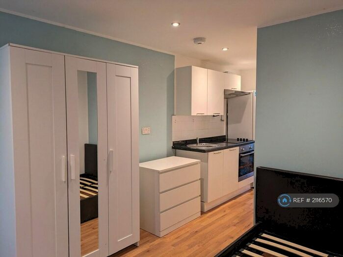 Studio To Rent In Calcot, Reading, RG31