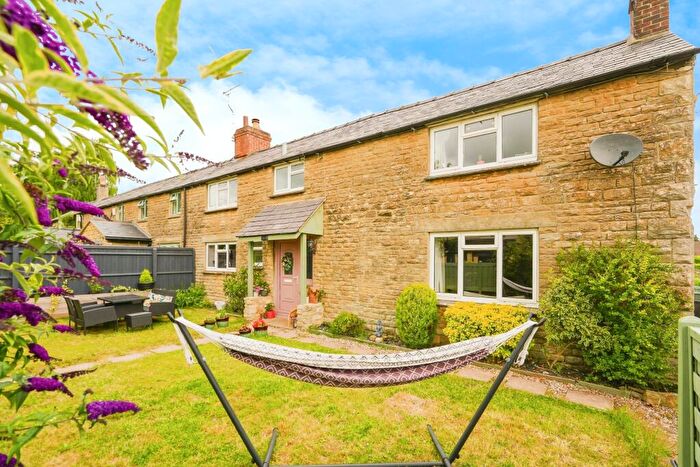 3 Bedroom Semi-Detached House For Sale In South Mere, Brize Norton, OX18