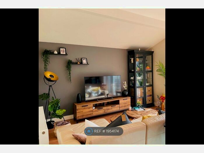 3 Bedroom Semi-Detached House To Rent In Downs Drive, Timperley, Altrincham, WA14