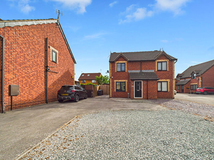 2 Bedroom Semi-Detached House For Sale In Howdale Road, Hull, Yorkshire, HU8