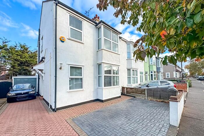 3 Bedroom Semi Detached House For Sale In Lonsdale Road, Southend-On-Sea, SS2