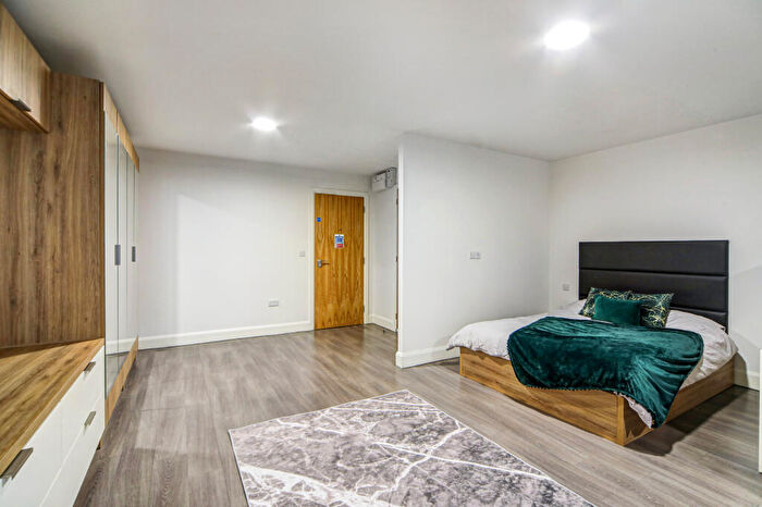 Studio To Rent In St. Johns Road, Leeds, West Yorkshire, LS3