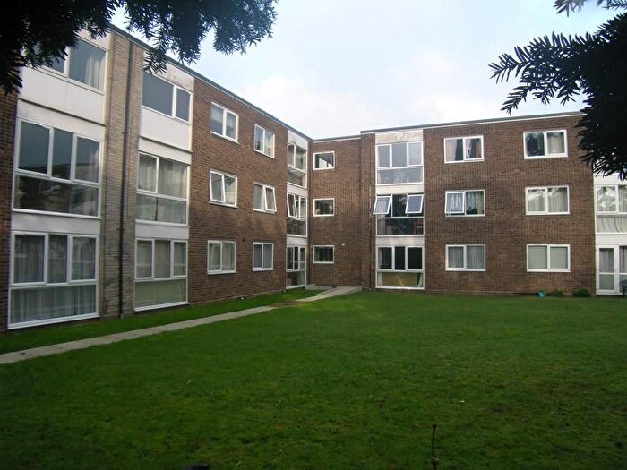 1 Bedroom Flat To Rent In Chaplaincy Gardens, Hornchurch, RM11
