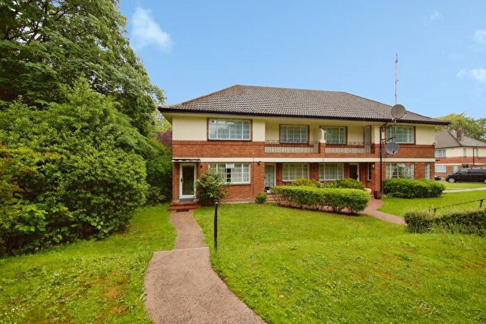 2 Bedroom Maisonette To Rent In Glenhill Close, Finchley, N3