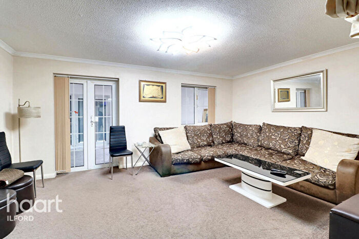 4 Bedroom End Of Terrace House For Sale In Daffodil Gardens, Ilford, IG1