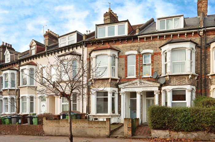 1 Bedroom Flat To Rent In Cann Hall Road, Leyton, E11