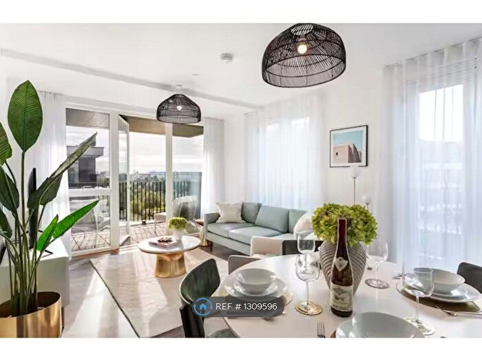 2 Bedroom Flat To Rent In Triathlon Point, London, E20