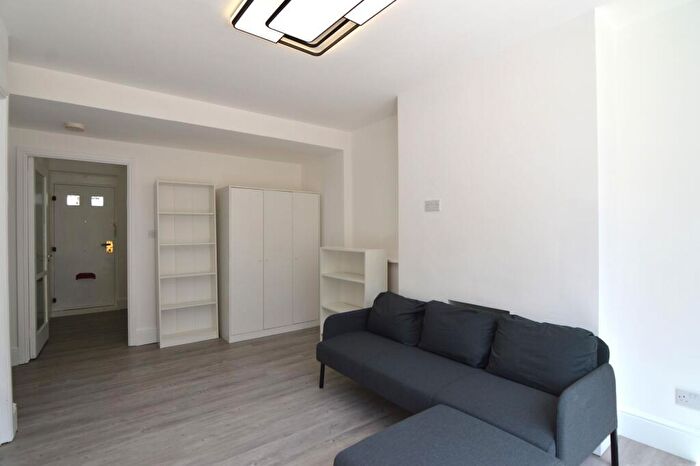 1 Bedroom Flat To Rent In Farmer House, Keetons Road, London, SE16