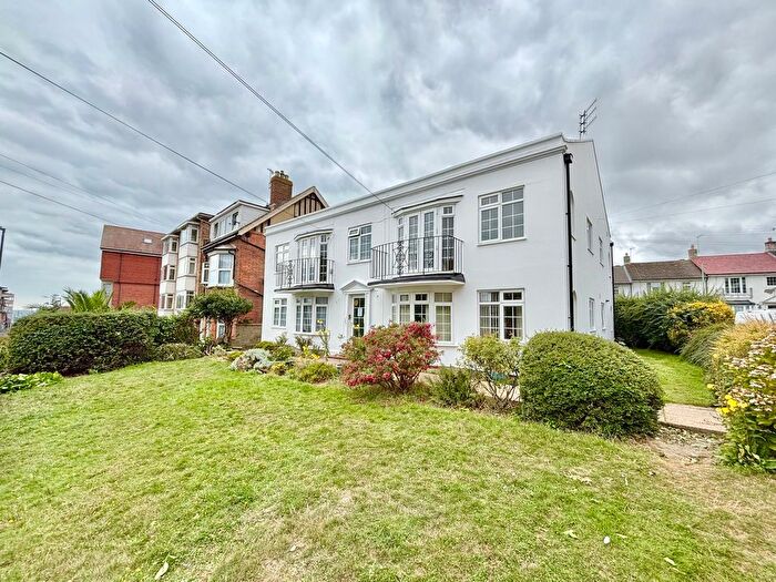 2 Bedroom Flat For Sale In Garden Close, Bexhill-On-Sea, TN40