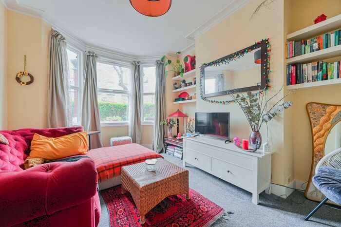 1 Bedroom Flat To Rent In Fallsbrook Road, Streatham, London, SW16