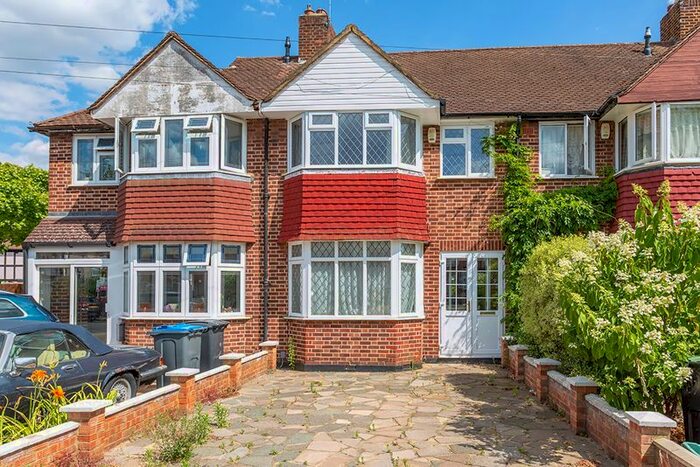 3 Bedroom Terraced House For Sale In Kingshill Avenue, Worcester Park, KT4