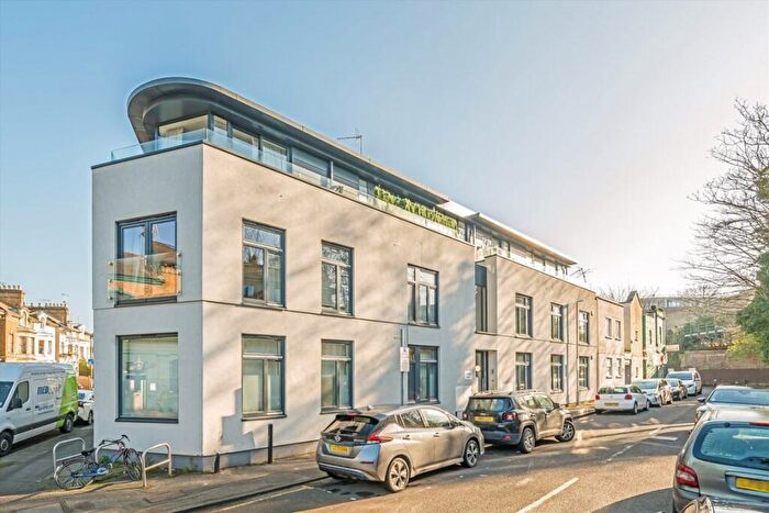 1 Bedroom Flat To Rent In Bridge End Close, Kingston Upon Thames, KT2