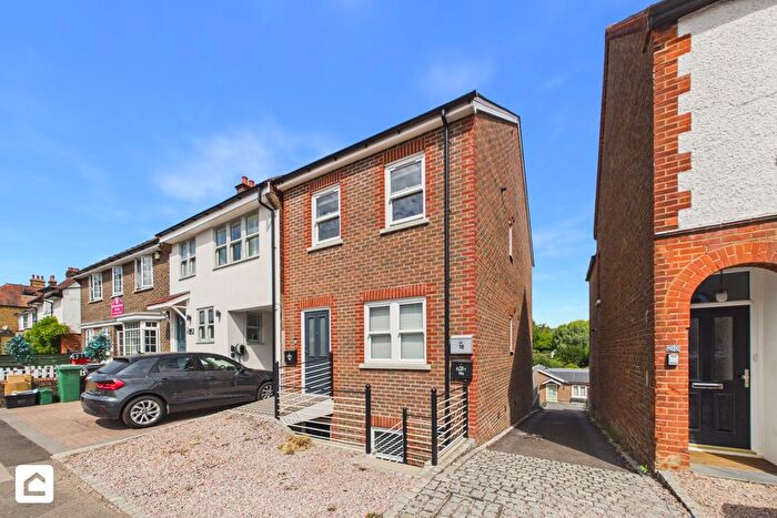 2 Bedroom Maisonette To Rent In West Road, Reigate, Surrey, RH2