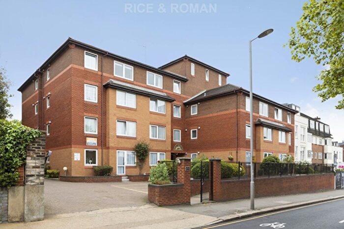 1 Bedroom Flat To Rent In Parish Court, Surbiton, KT6